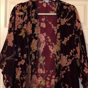 Size Large velour floral kimono